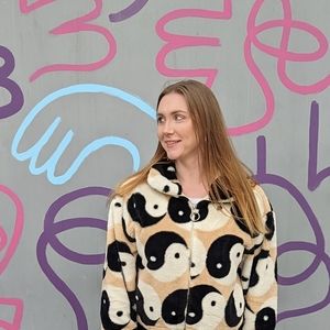 Meet your Posher, Tee